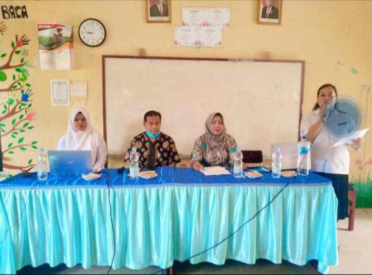 SMPN 6 ARSEL ADAKAN RAPAT BERSAMA KOMITE DAN ORANG TUA SISWA KELAS IX TAHUN AJARAN 2023 / 2024
