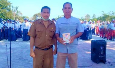 " UPACARA BENDERA SEKALIGUS PERPISAHAN GURU PURNA TUGAS DI SMP NEGERI 6 ARSEL " 