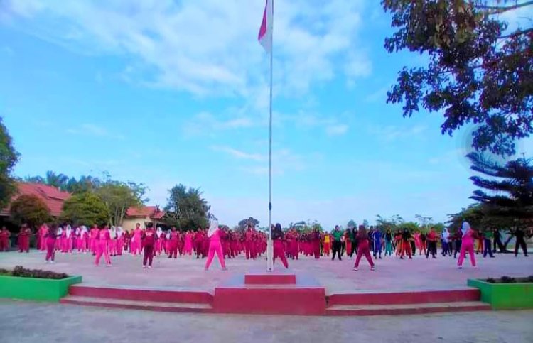 " TINGKATKAN KESEHATAN SISWANYA SMP NEGERI 6 ARSEL LAKUKAN KEGIATAN SEROJA " 