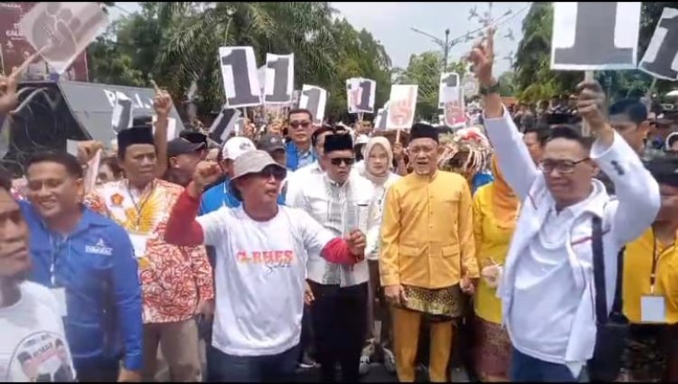 " DIDAMPINGI RATUSAN RELAWAN, RAHMAT HIDAYAT - EKO SOEMARNO DAPAT DUKUNGAN SOLID DARI 7 PARTAI DI KPU KOBAR " 