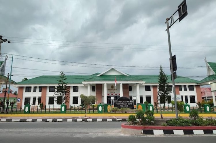 " SIDANG PERDANA KASUS PEMALSUAN IJAZAH KADES AMIN JAYA : TERDAKWA SRI WAHYUNI HADIR TANPA KUASA HUKUMNYA " 