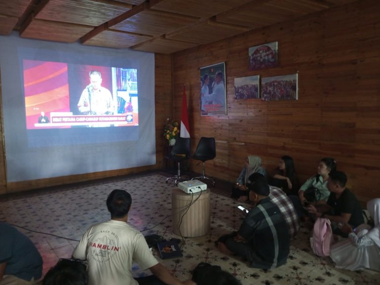 " WARGA APRESIASI KOMITMEN CALON DALAM MENYUSUN VISI MEMBANGUN KOBAR YANG LEBIH MAJU DAN BERMARTABAT DI DEBAT PERDANA PILKADA KOBAR " 