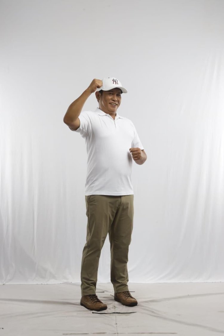 " RAHMAT HIDAYAT : PEMIMPIN VISIONER DENGAN HATI RAKYAT INSPIRASI PERUBAHAN KOTAWARINGIN BARAT " 