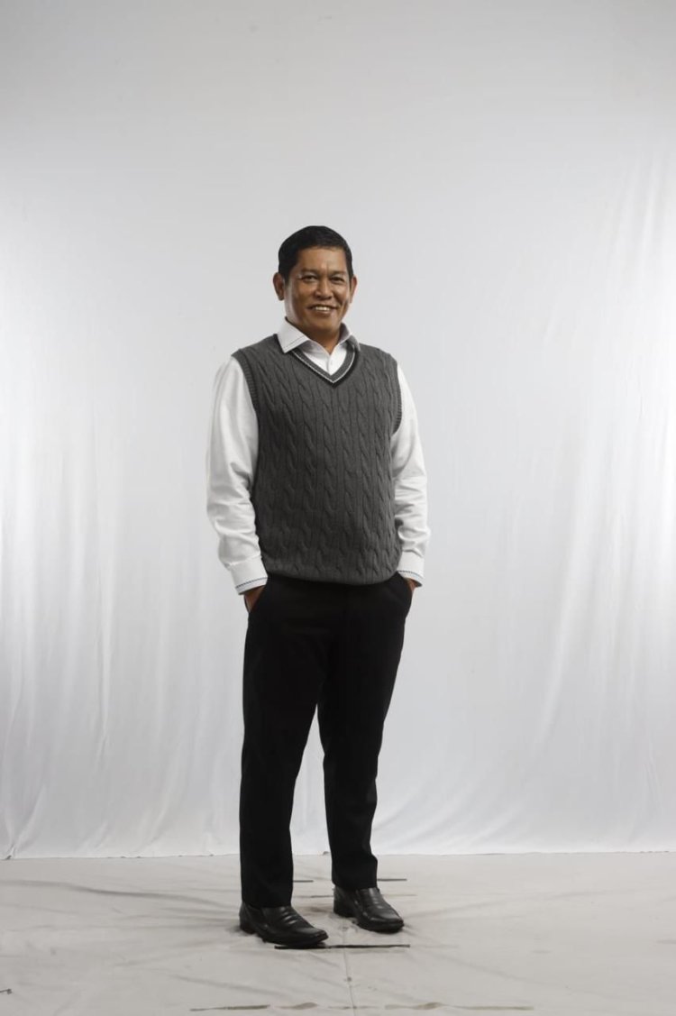 " BERSAMA RAHMAT HIDAYAT : PEMIMPIN BERSAHAJA DAN HARAPAN BARU UNTUK KOTAWARINGIN BARAT YANG BERSAHABAT " 