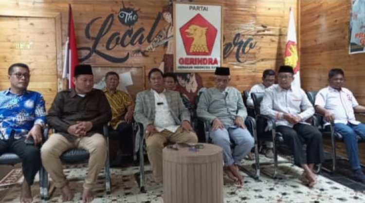 "RAHMAT HIDAYAT DAN EKO SOEMARNO SERUKAN KEDEWASAAN POLITIK : OPTIMISME DAN PESAN KEDAMAIAN MENYONGSONG PUTUSAN KPU JADI FOKUS JUMPA PERS DI SEKRETARIAT GRHES "