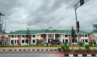 " SIDANG TERKESAN  PERMAINAN PADA KASUS PEMALSUAN IJAZAH KADES AMIN JAYA SRI WAHYUNI : PUBLIK BERTANYA, AKANKAH HUKUM BENAR-BENAR DITEGAKKAN DI KOBAR ?"