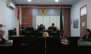 " SIDANG KE-8 KASUS PEMALSUAN IJAZAH : PLEIDOI EMOSIONAL SRI WAHYUNI TAK LULUHKAN JPU UNTUK UBAH TUNTUTAN NYA " 