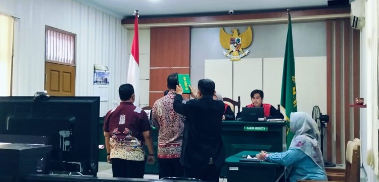 " SIDANG KEEMPAT KASUS PEMALSUAN IJAZAH SRI WAHYUNI : SAKSI MERINGANKAN DIHADIRKAN, STABILITAS DESA JADI SOROTAN DITENGAH PROSES HUKUM " 