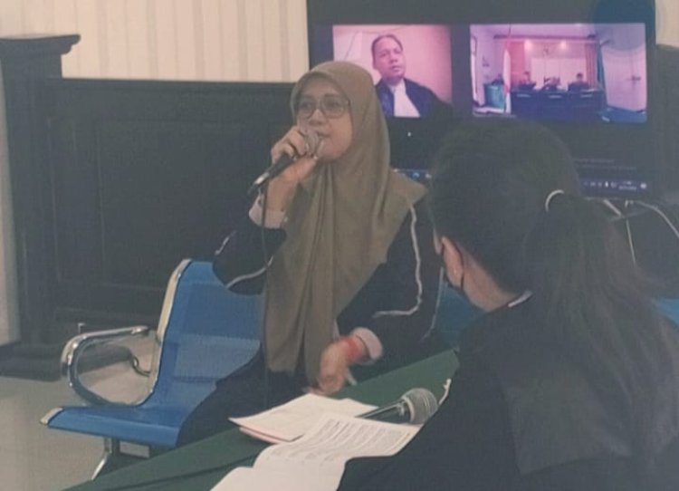 " DARI KANTOR DESA KE RUANG SIDANG : HUKUM DIUJI, SRI WAHYUNI MASIH BERKUASA MESKI STATUS TERDAKWA "