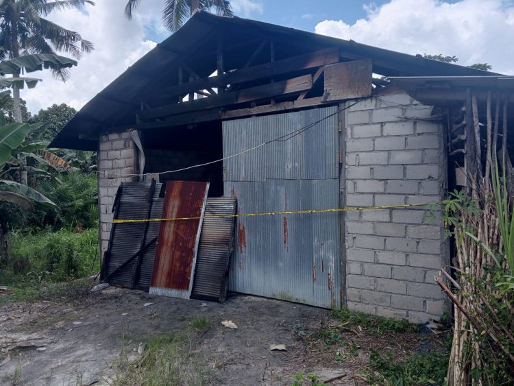 " DIDUGA ILEGAL GUDANG BBM DI KOTAWARINGIN BARAT MELEDAK: NYAWA MELAYANG, ALARM BAHAYA BAGI KEAMANAN PUBLIK! " 