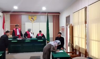 " VONIS RINGAN KASUS PEMALSUAN SURAT IJAZAH : SRI WAHYUNI DIJATUHI HUKUMAN 5 BULAN PENJARA OLEH PENGADILAN NEGERI PANGKALAN BUN " 