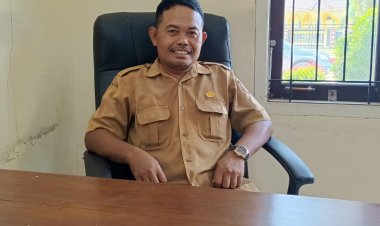 " REVOLUSI DESA SUNGAI PAKIT : KEPALA DESA KUSAIRI CETAK SEJARAH SERAHKAN 176 SERTIFIKAT TANAH UNTUK WARGA BUKTI NYATA KEPEMIMPINAN VISIONER " 