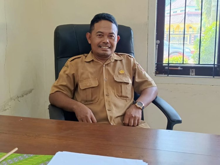 " REVOLUSI DESA SUNGAI PAKIT : KEPALA DESA KUSAIRI CETAK SEJARAH SERAHKAN 176 SERTIFIKAT TANAH UNTUK WARGA BUKTI NYATA KEPEMIMPINAN VISIONER " 