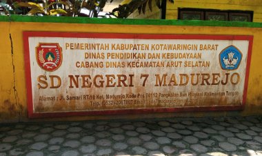 " SURAT KALENG MENGUAK SKANDAL DI SDN 7 MADUREJO : DUGAAN HUBUNGAN TERLARANG, PERNIKAHAN SIRIH FIKTIF, DAN DEKENGAN OKNUM? SIAPA MELINDUNGI SIAPA? " 