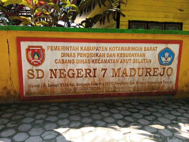 " SURAT KALENG MENGUAK SKANDAL DI SDN 7 MADUREJO : DUGAAN HUBUNGAN TERLARANG, PERNIKAHAN SIRIH FIKTIF, DAN DEKENGAN OKNUM? SIAPA MELINDUNGI SIAPA? " 