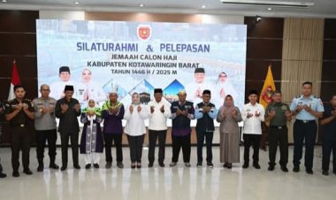 " SEMANGAT KEIKHLASAN IRINGI PELEPASAN 136 JEMAAH CALON HAJI ASAL KOBAR : BUPATI Hj. NURHIDAYAH TEGASKAN KOMITMEN PELAYANAN DAN TITIPKAN DOA UNTUK DAERAH " 
