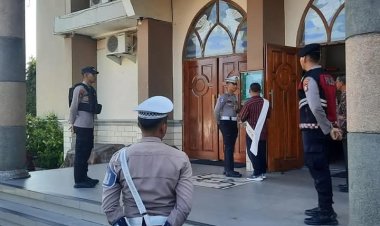 “ POLRES KOBAR TUNJUKKAN KOMITMEN TULUS : IBADAH MINGGU UMAT KRISTIANI DIJAGA DENGAN CINTA DAN PROFESIONALISME ”