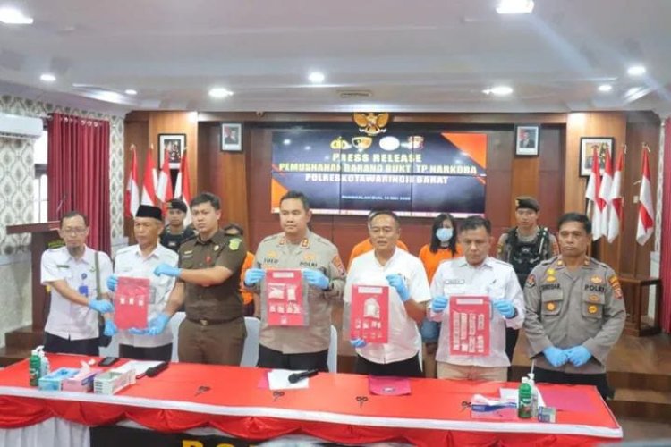 " POLRES KOBAR MUSNAHKAN 177 GRAM SABU, BUKTI PERANG MELAWAN NARKOBA DAN TEKAD BERSAMA SELAMATKAN GENERASI BANGSA "