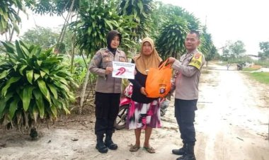 " MENJADI PELINDUNG SEJATI : POLSEK ARUT SELATAN SALURKAN BANSOS UNTUK RAKYAT, BUKTI NYATA POLISI PRESISI HADIR DENGAN HATI " 