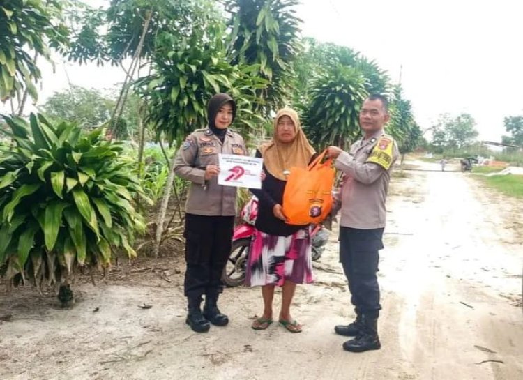 " MENJADI PELINDUNG SEJATI : POLSEK ARUT SELATAN SALURKAN BANSOS UNTUK RAKYAT, BUKTI NYATA POLISI PRESISI HADIR DENGAN HATI " 