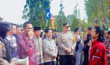 “ SUARA RAKYAT MENGGEMA DI GEDUNG WAKILNYA : POLRES KOBAR HADIRKAN PENGAMANAN HUMANIS, AKSI DAMAI JADI TELADAN DEMOKRASI SEHAT ”